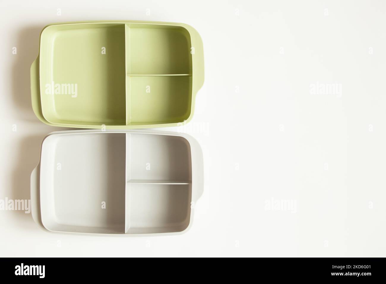 Plastic disposable food containers hi-res stock photography and images ...