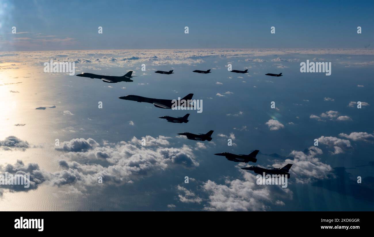 Osan Air Force Base, South Korea. 05th Nov, 2022. U.S. Air Force F-16 Fighting Falcon fighter jets, assigned to the 51st Fighter Wing and a Republic of Korea Air Force F-35A stealth fighter aircraft, fly an escort patrol with two USAF B-1B strategic stealth bombers during exercise Vigilant Storm, November 5, 2022 over the Korean Peninsula. Credit: SSgt. Dwane Young/US Air Force/Alamy Live News Stock Photo