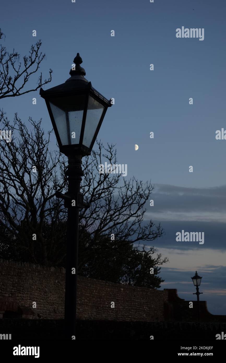 Lamp post silhouette hi-res stock photography and images - Alamy