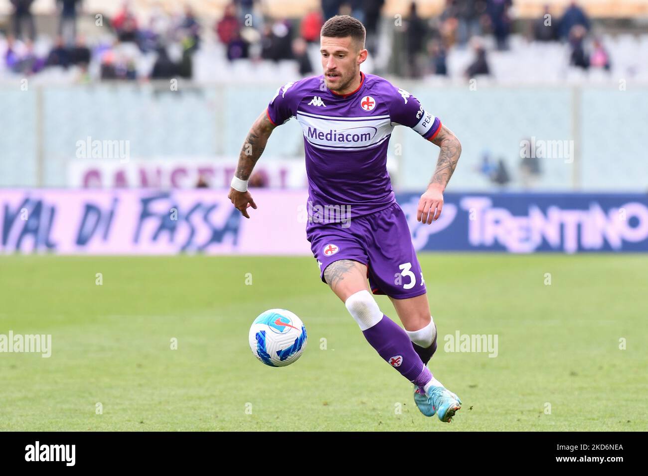 Gonzalez Fiorentina carries the ball during the italian soccer Serie A  match ACF Fiorentina vs Empoli FC on April 03, 2022 at the Artemio Franchi  stadium in Florence, Italy (Photo by Valentina
