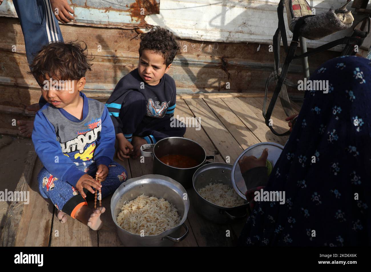 Palestinian children receive free fast-breaking Iftar rations, given out to poor families, during the Muslim fasting month of Ramadan, in Gaza City on April 5, 2022. (Photo by Majdi Fathi/NurPhoto) Stock Photo