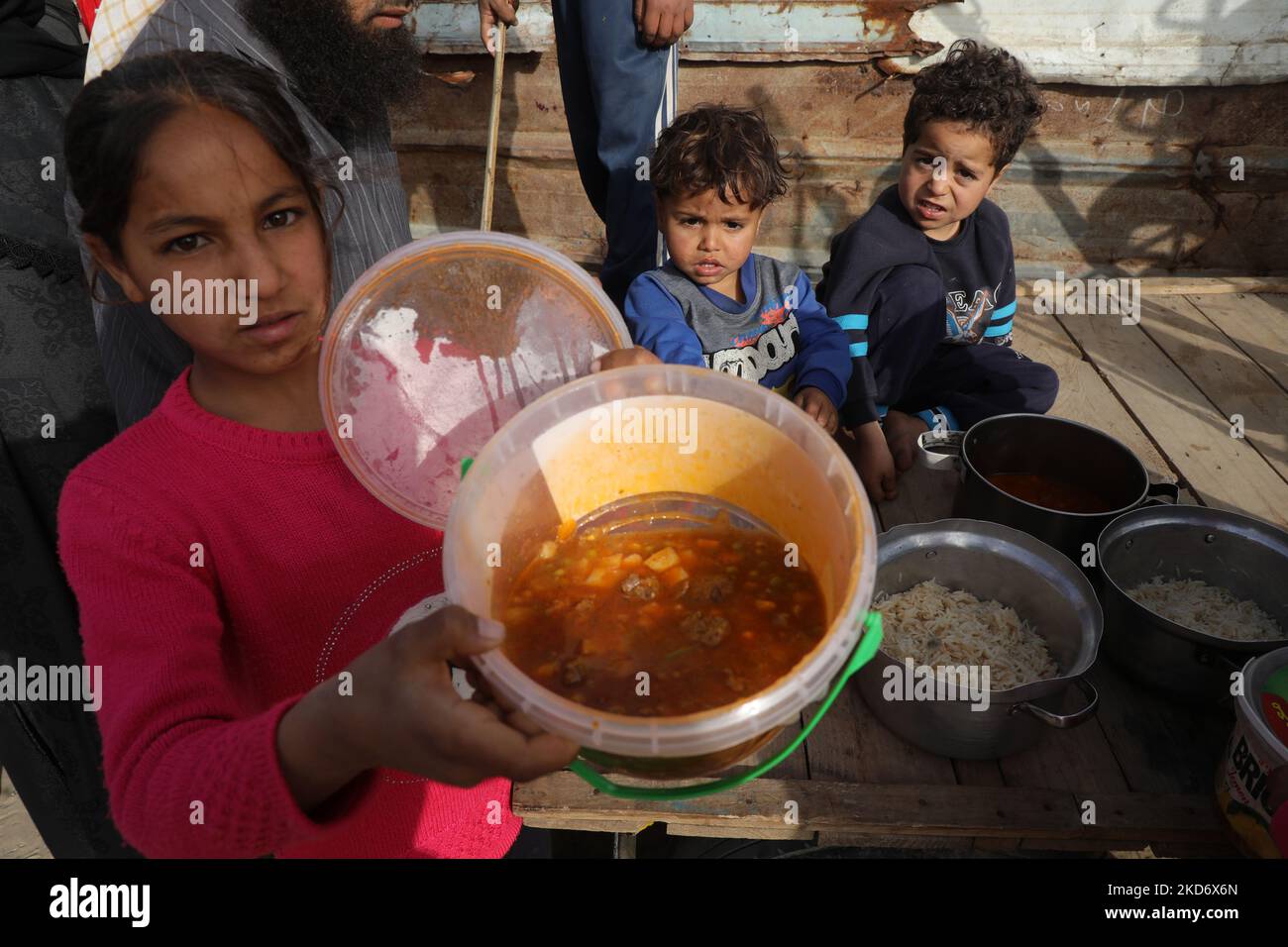 Palestinian children receive free fast-breaking Iftar rations, given out to poor families, during the Muslim fasting month of Ramadan, in Gaza City on April 5, 2022. (Photo by Majdi Fathi/NurPhoto) Stock Photo