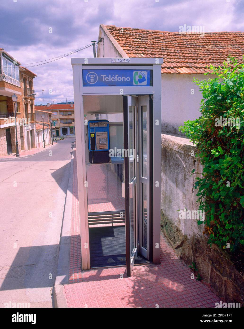 CABINA TELEFONICA. Location: EXTERIOR, MADRID, SPAIN Stock Photo - Alamy