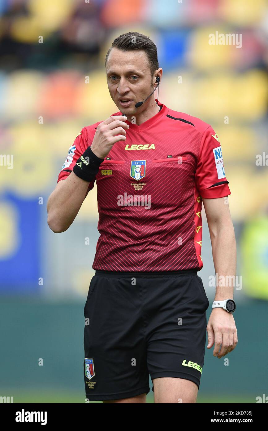 The referee Gianluca Aureliano during the Italian soccer Serie B match AC  Pisa vs AS Cittadella on March 20, 2022 at the Arena Garibaldi in Pisa,  Italy (Photo by Gabriele Masotti/LiveMedia/NurPhoto Stock