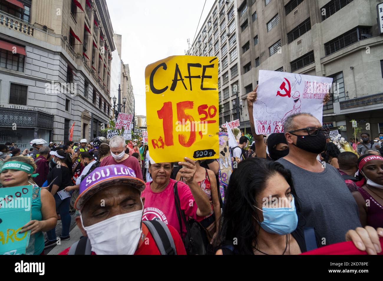 Members of opposition parties and social movements protest against Brazilian President Jair Bolsonaro's handling on unemployment and hike fuel prices, in downtown Sao Paulo, Brazil, on April 9, 2022. (Photo by Cris Faga/NurPhoto) Stock Photo