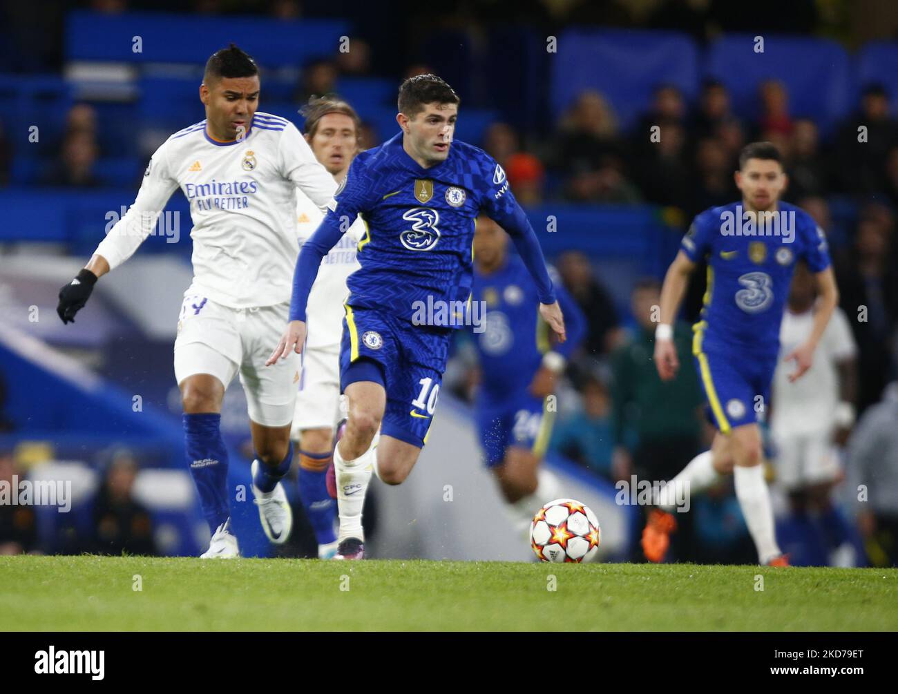 L-R Casemiro of Real Madrid CF and Chelsea's Christian Pulisic during ...