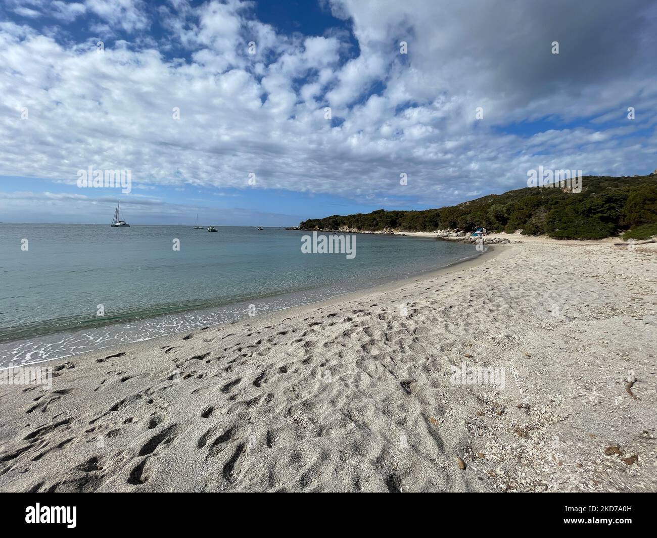 Une plage avec du sable fin une eau sans vague, cette plage est au sud de la Corse Stock Photo