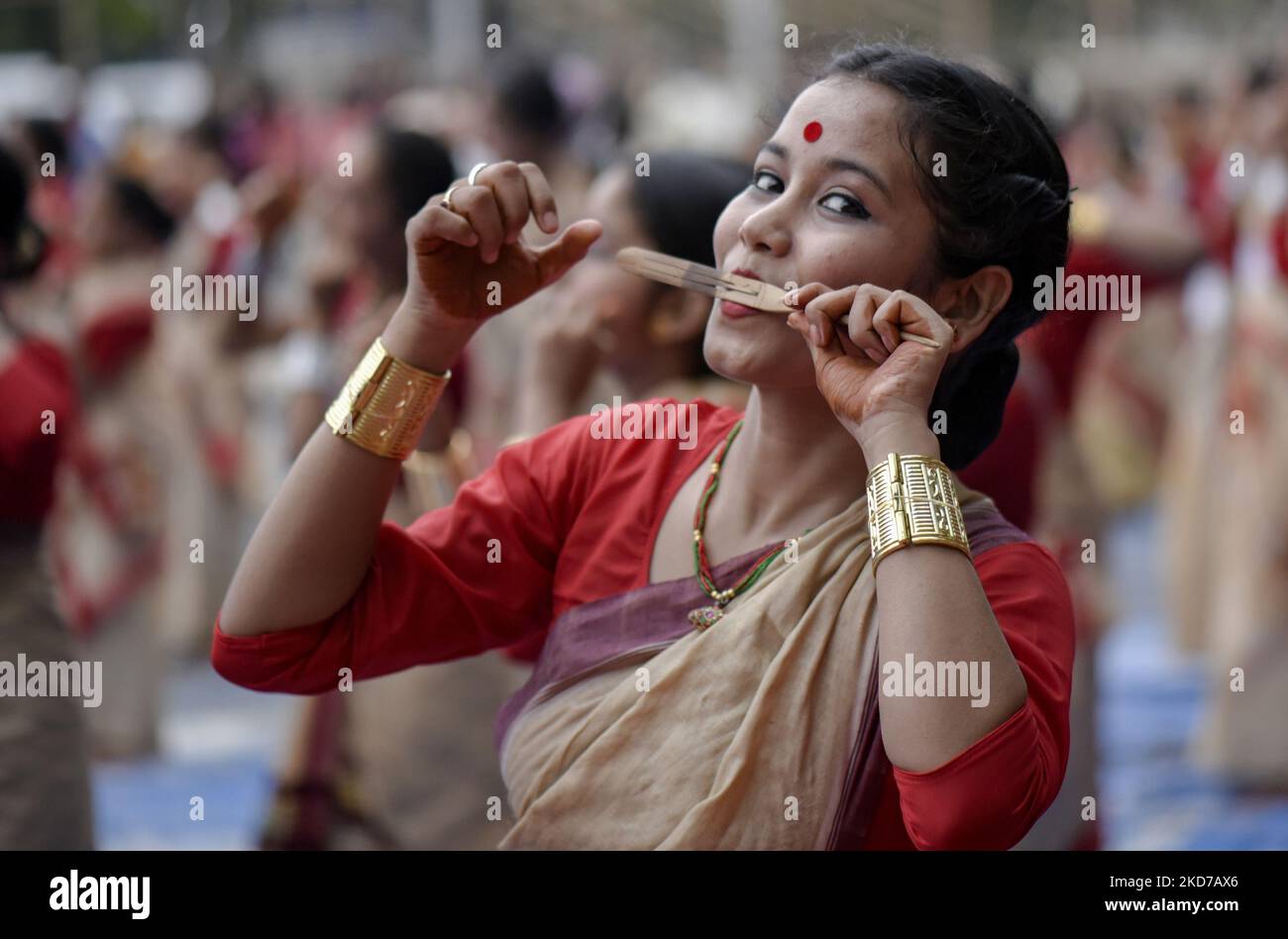 girl-playing-traditional-gagana-at-a-bihu-dance-workshop-ahead-of