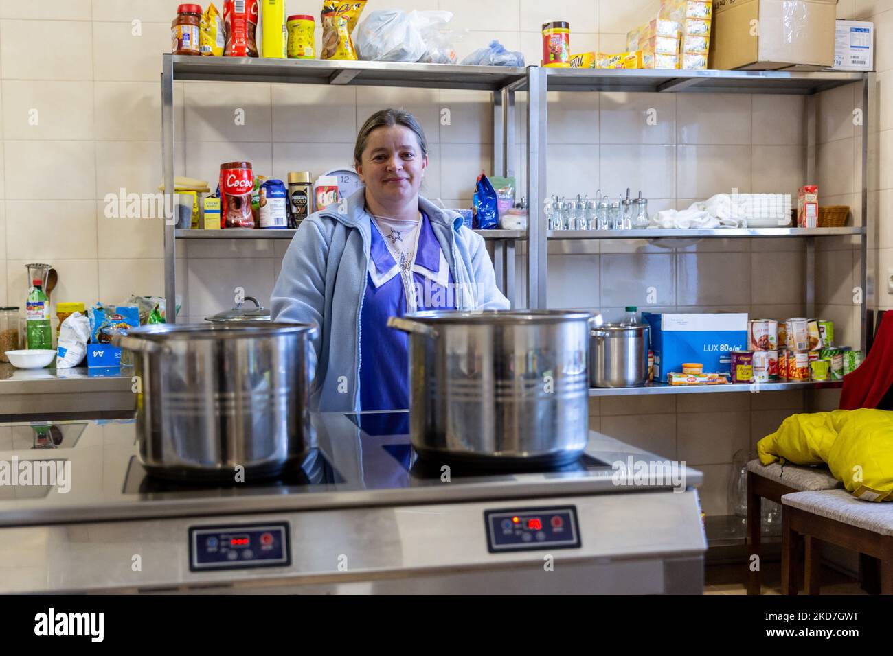 Ukrainian volunteer, Ivanka prepare breakfast for refugees who live in a house temporarily transferred into a shelter for women with children run by Greek-Catholich Church in Nadybym near Lviv, Ukraine on April 12, 2022. Since the Russian Federation invaded Ukraine, the conflict forced over 10 million people to flee their homes, both internally and externally. Many of the families in the centre come from the east of Ukraine. (Photo by Dominika Zarzycka/NurPhoto) Stock Photo