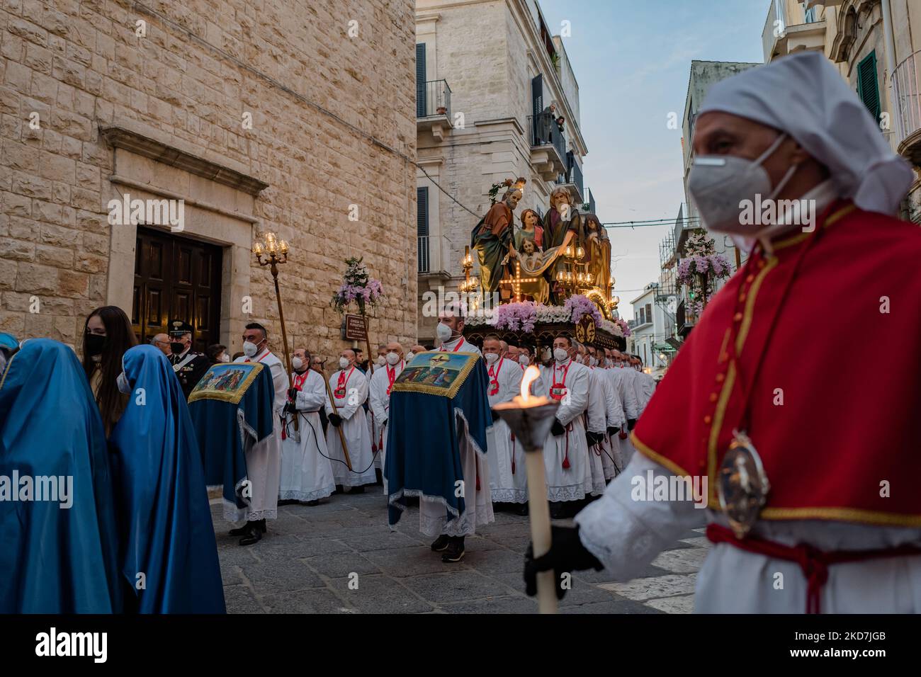 The Eight Saints, on Holy Thursday in procession in Ruvo di Puglia on April 14, 2022. After a two-year stop for the most acute phase of the Covid pandemic, the night of the Eight Saints has returned, as popular tradition calls the statuary group of the 'Transport of Christ to the Sepulcher', which, since 1920, has been conducted in procession by associates of the Confraternity Opera Pia San Rocco in Ruvo di Puglia, starting from the homonymous church where the statues are venerated. At 2 o'clock this night, Holy Thursday, in Piazza Menotti Garibaldi, the foot march took place by the 'N. Cassan Stock Photo
