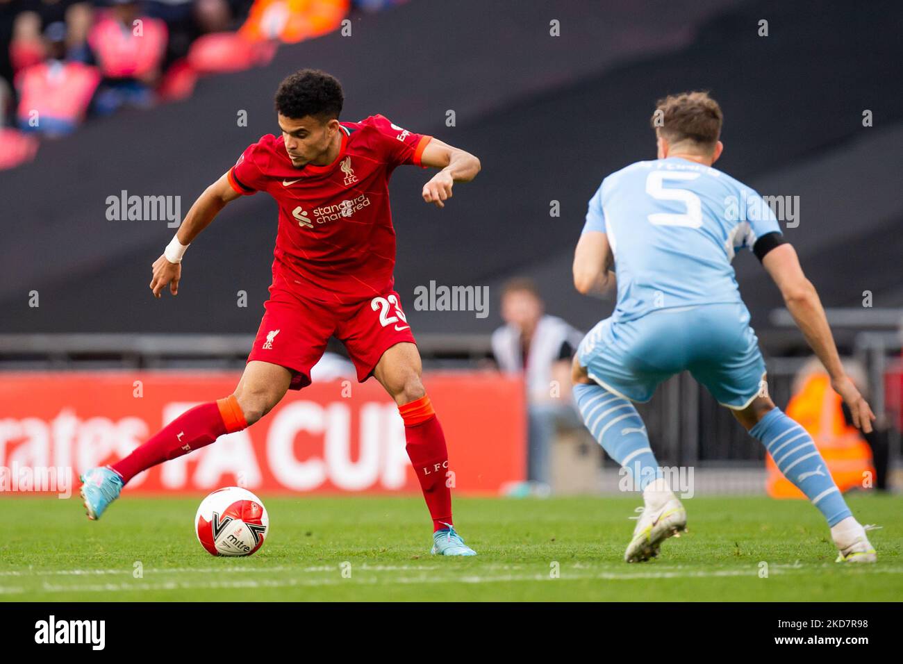 Luis Diaz of Liverpool controls the ball during the FA Cup Semi-Final between Manchester City and Liverpool at Wembley Stadium, London on Saturday 16th April 2022. (Photo by Federico Maranesi/MI News/NurPhoto) Stock Photo