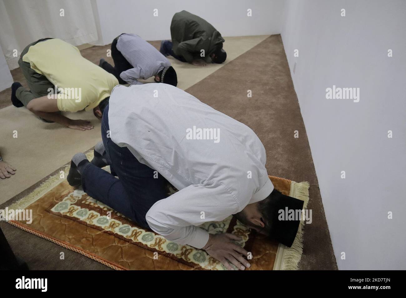 Noman Rana, Imam, members of the Muslim community and in charge of a mosque in Mexico City, during prayer after fasting as part of Ramadan in order to grow spiritually and establish stronger relationships with Allah. (Photo by Gerardo Vieyra/NurPhoto) Stock Photo