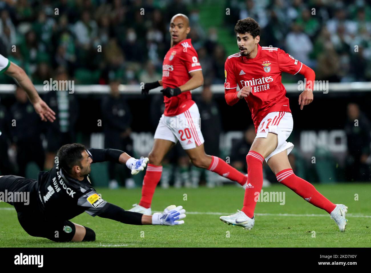 Gil Dias of SL Benfica (R ) shoots to score during the Portuguese League football match between Sporting CP and SL Benfica at Jose Alvalade stadium in Lisbon, Portugal on April 17, 2022. (Photo by Pedro FiÃºza/NurPhoto) Stock Photo