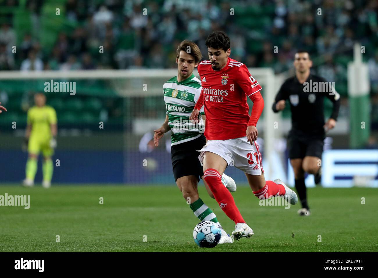 Gil Dias of SL Benfica (R ) vies with Daniel Braganca of Sporting CP during the Portuguese League football match between Sporting CP and SL Benfica at Jose Alvalade stadium in Lisbon, Portugal on April 17, 2022. (Photo by Pedro FiÃºza/NurPhoto) Stock Photo