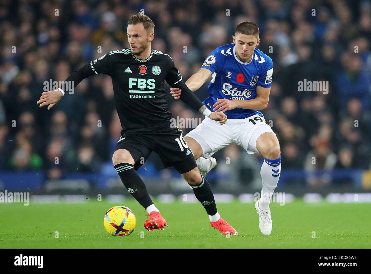 Liverpool, England, 5th November 2022. James Maddison of Leicester City (l) battles for the ball with Vitaliy Mykolenko of Everton (r)  during the Premier League match at Goodison Park, Liverpool. Picture credit should read: Lexy Ilsley / Sportimage Stock Photo