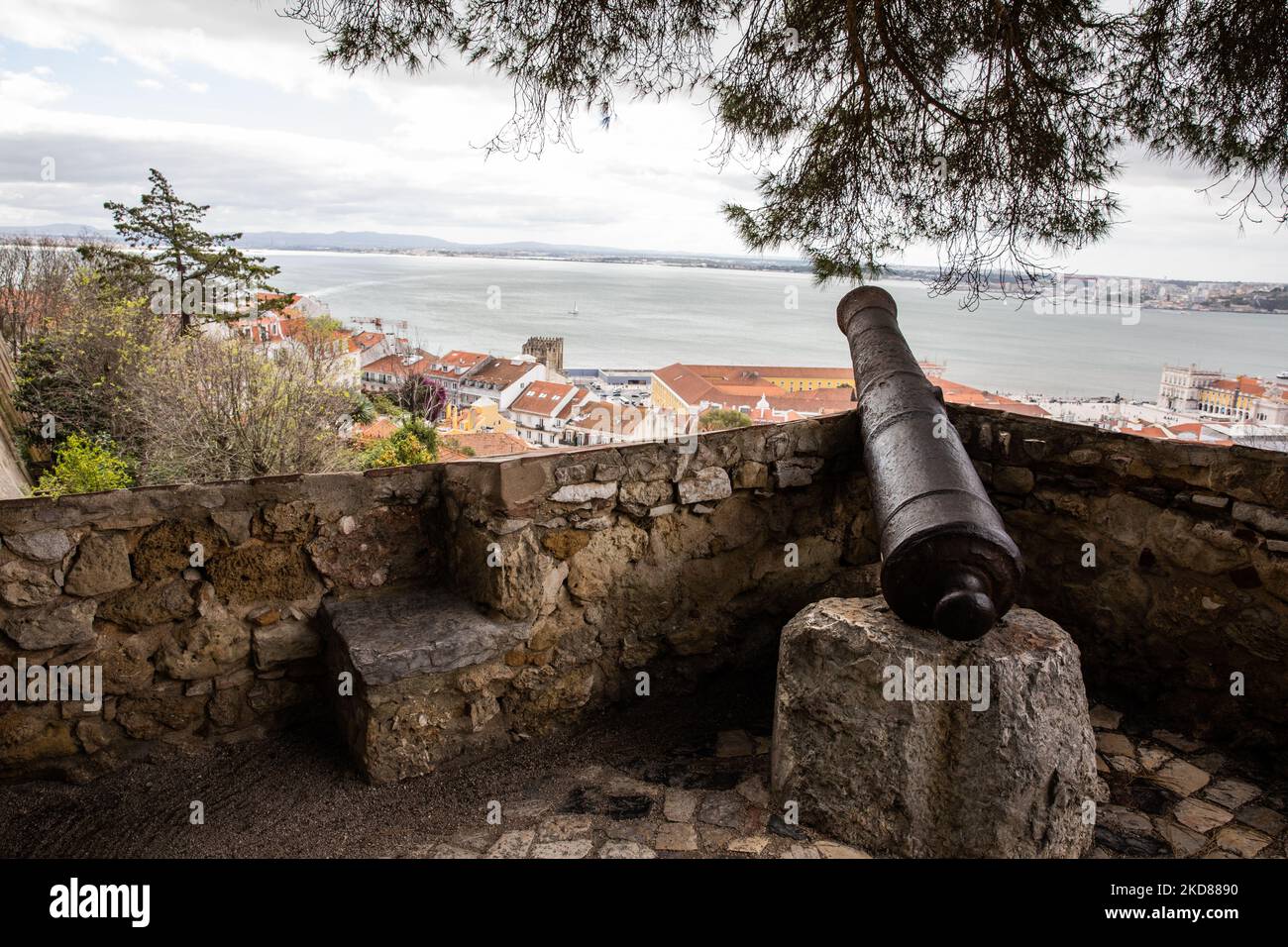 A view of the Castelo de S. Jorge (São Jorge Castle) in Lisbon, Portugal, on March 31, 2022. São Jorge Castle is a historic castle in the Portuguese capital of Lisbon, located in the freguesia of Santa Maria Maior. (Photo by Manuel Romano/NurPhoto) Stock Photo