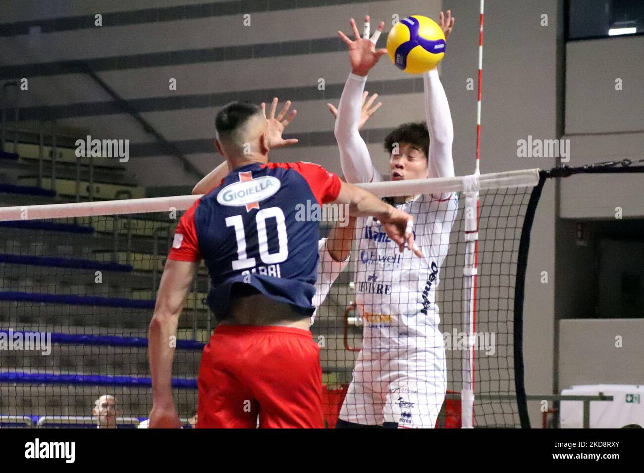 Giulio Sabbi Prisma Taranto block of Yuki Ishikawa Allianz Milano. during the Volleyball Italian Serie A Men Superleague Championship Play Off 5th place - Gioiella Prisma Taranto vs Allianz Milano on April 30, 2022 at the PalaMazzola in Taranto, Italy (Photo by Giuseppe Leva/LiveMedia/NurPhoto) Stock Photo