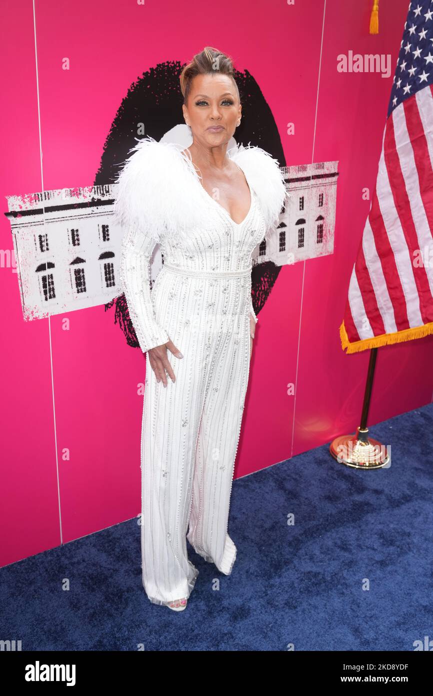 NEW YORK, NEW YORK MAY 01 Vanessa Williams pose at the opening night(02)