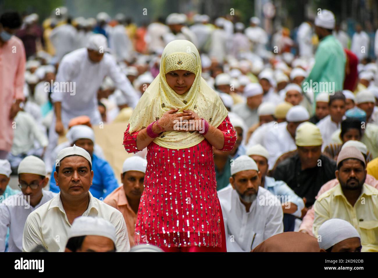 A little girl is seen in prayer during Eid-ul-fitr namaz prayer time in Kolkata , India , on 3 May 2022 .Muslim community of Kolkata observes Eid-Ul-Fitr after the end of Ramadan month. (Photo by Debarchan Chatterjee/NurPhoto) Stock Photo