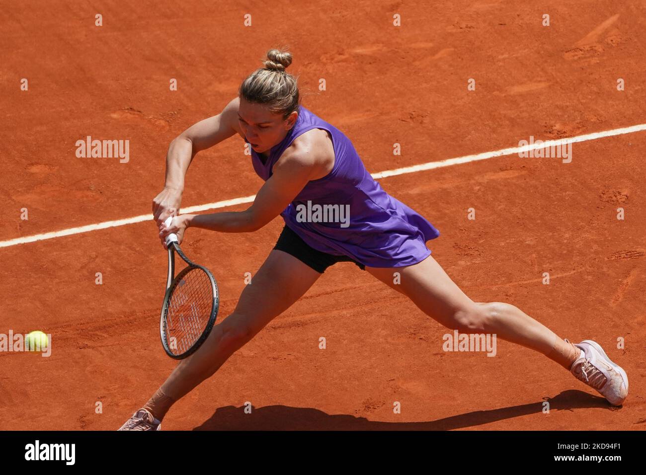 Halep Dress Roz Simona Halep of Romania plays her quarterfinal match against Ons Jabeur ...