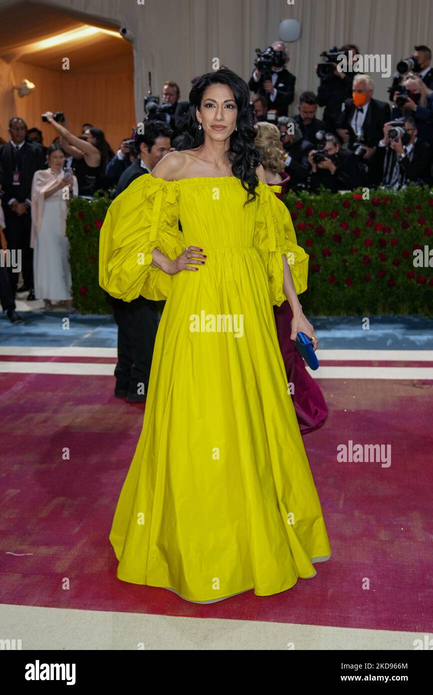 NEW YORK, NEW YORK MAY 02 Huma Abedin attend The 2022 Met Gala