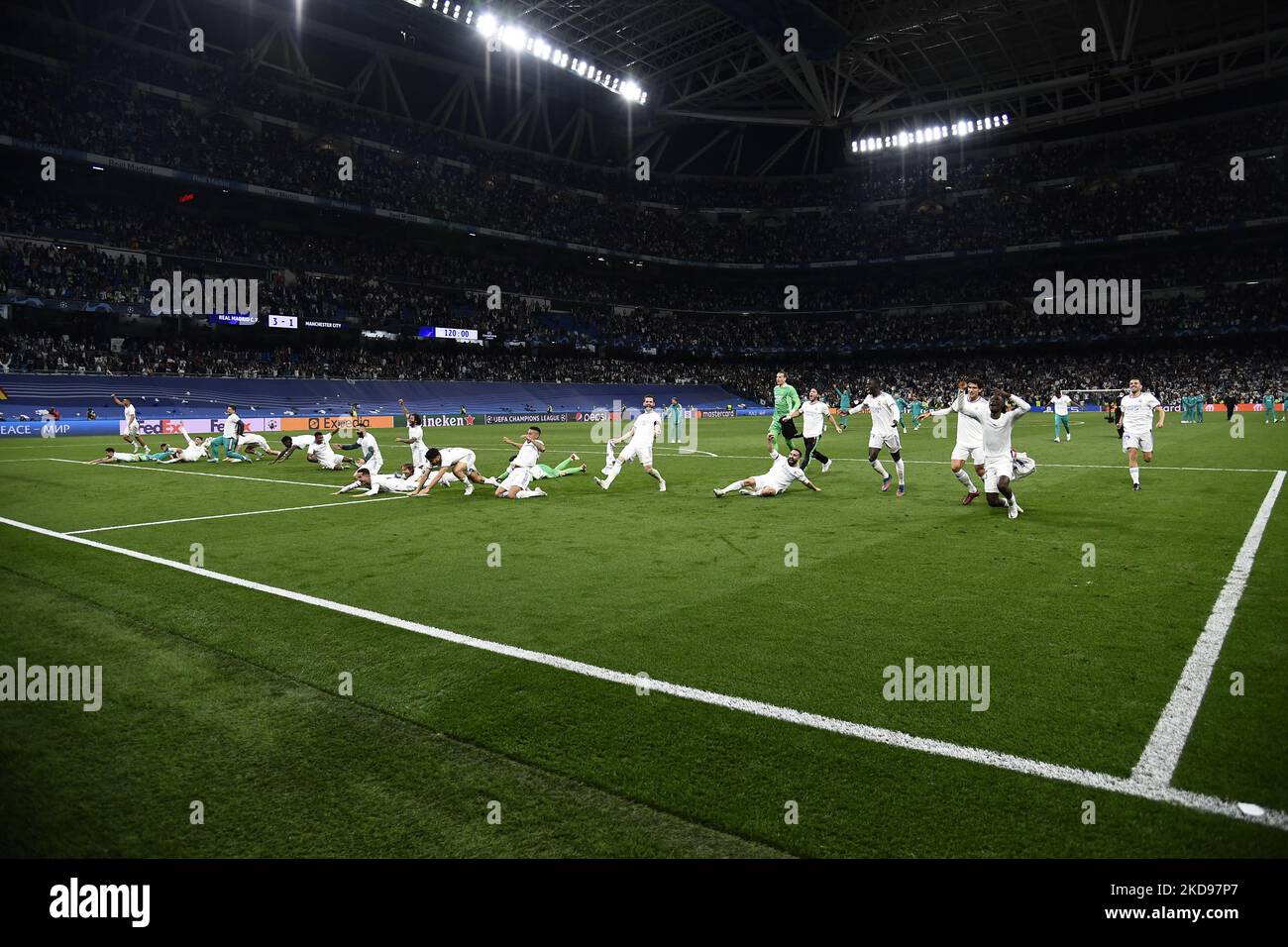 Real Madrid players celebrate victory after the UEFA Champions League ...