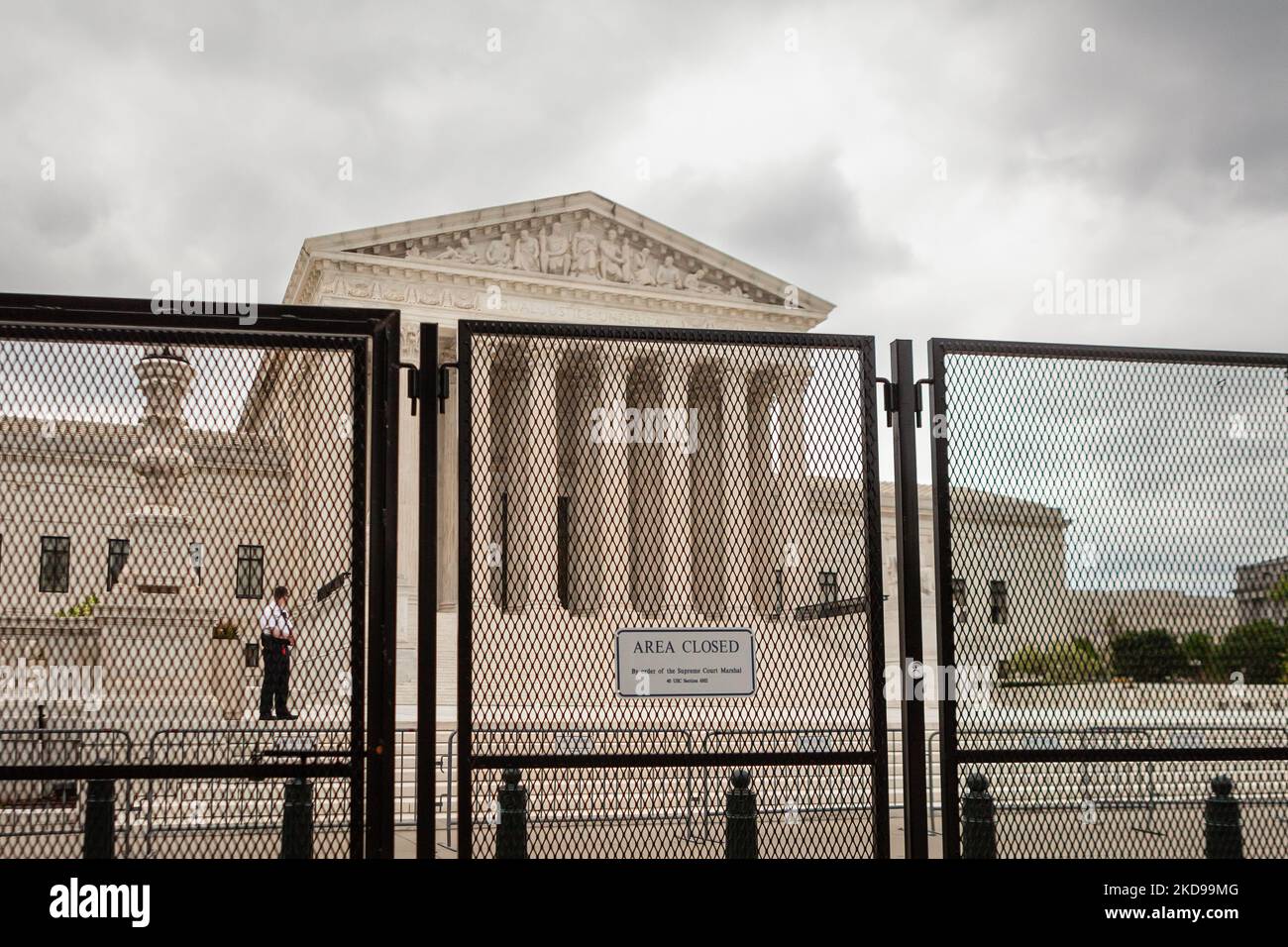 8 foot unscalable fence hires stock photography and images Alamy