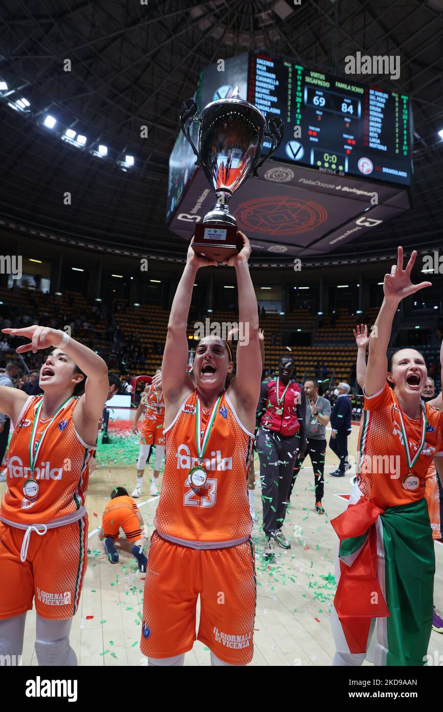 The team from Schio rejoices for the victory of the A1 italian women's