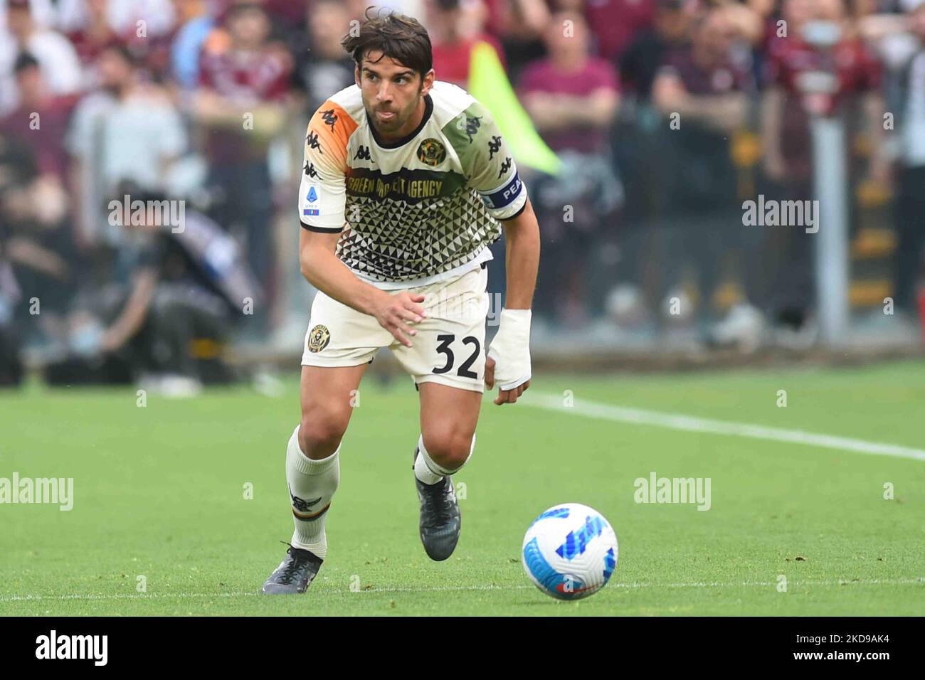 Pietro Ceccaroni (Venezia FC) in action during the Serie A 2021/22 match between US . Salernitana 1919 and Venezia FC. at Arechi Stadium (Photo by Agostino Gemito/LiveMedia/NurPhoto) Stock Photo