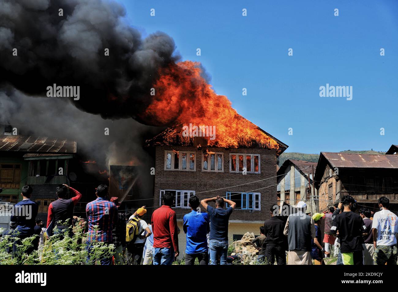 People watch as several houses Gutted in Fire Incident in Baramulla ...