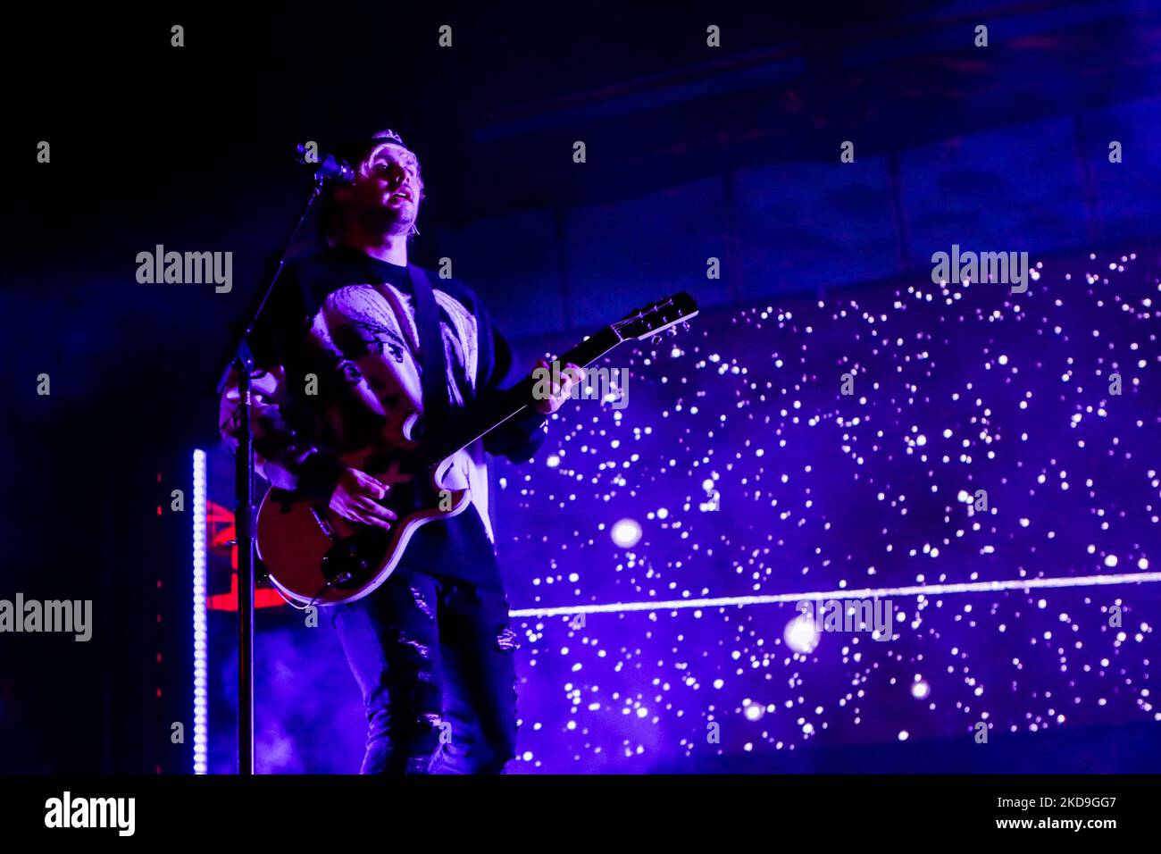 Michael Clifford from Australian pop rock band from Sydney 5 Seconds of Summer in concert at Carroponte, Sesto San Giovanni, Italy, on May 08 2022 (Photo by Mairo Cinquetti/NurPhoto) Stock Photo