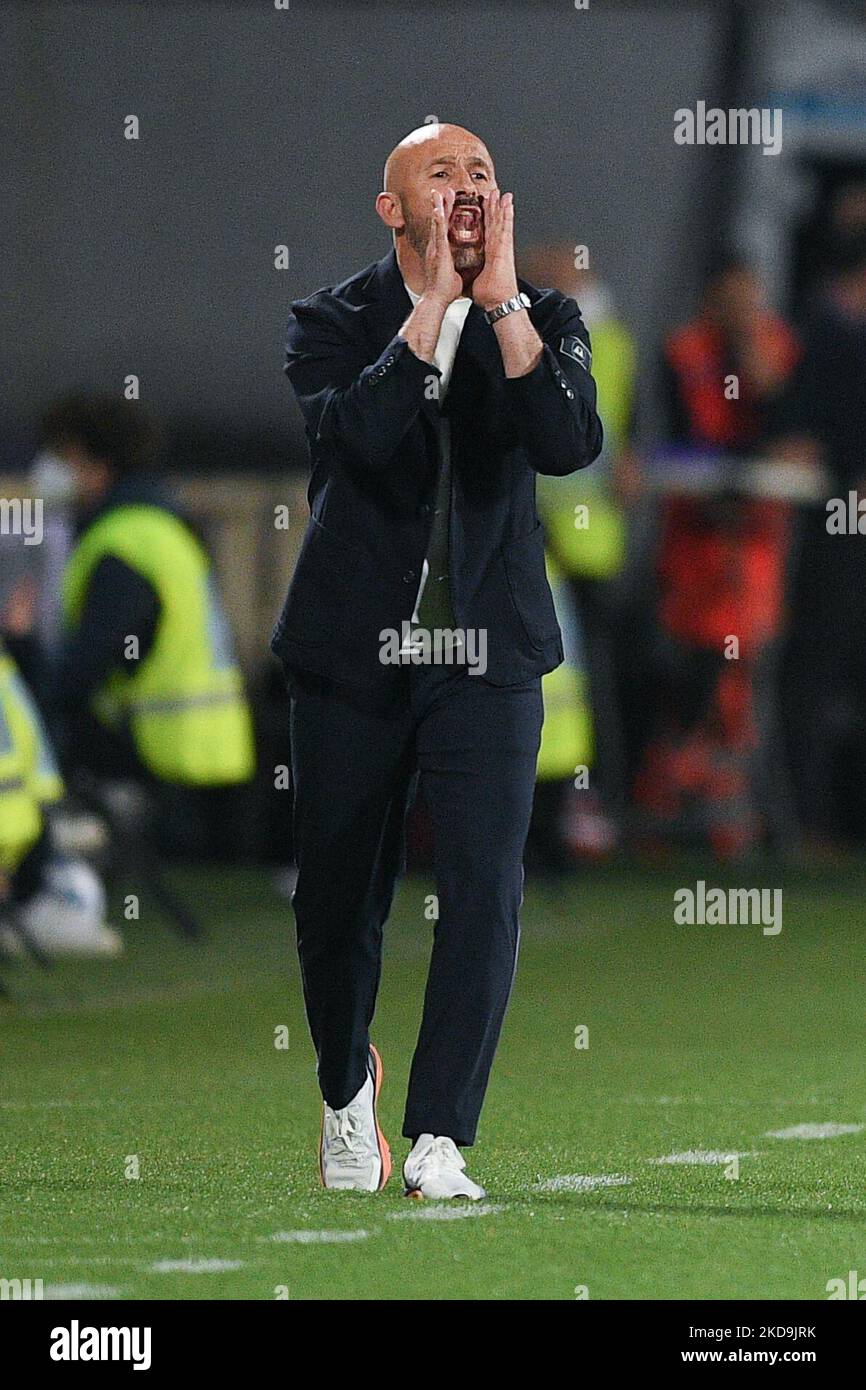 Vincenzo Italiano coach of ACF Fiorentina looks on during the Serie A 2021/ 2022 football match between ACF Fiorentina and Venezia FC at Artemio Franch  Stock Photo - Alamy