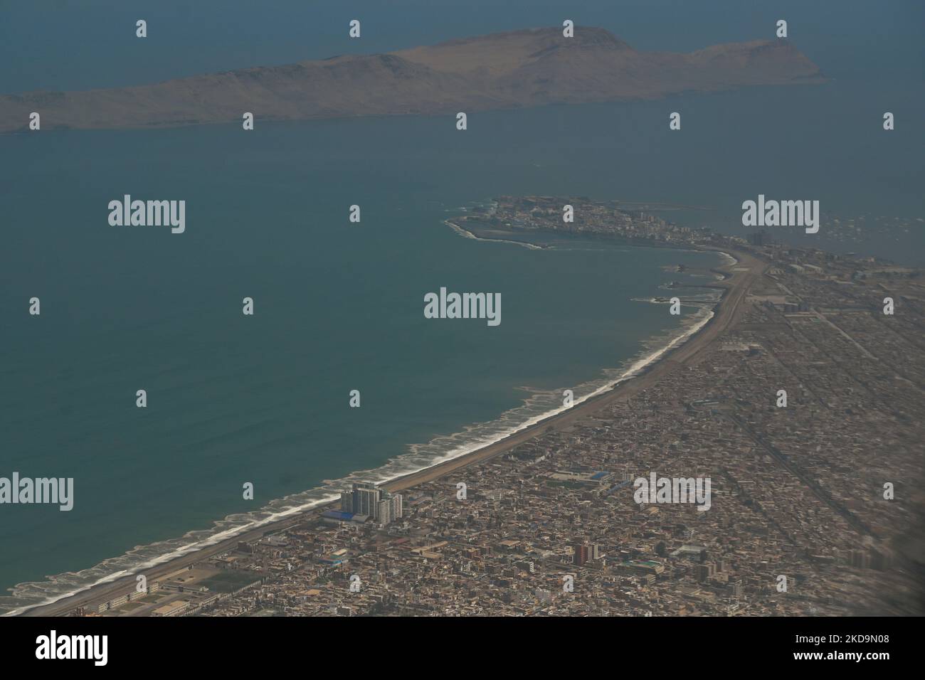 Aerial view of Lima with La Punta district and San Lorenzo Island from a SKY plane. On Tuesday, 05 April 2022, in Jorge Chavez International Airport, Lima, Peru. (Photo by Artur Widak/NurPhoto) Stock Photo