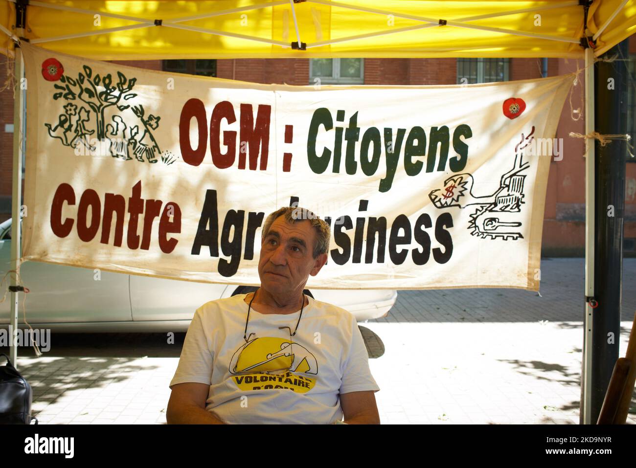 Three 'faucheurs volontaires' ie 'Volunteer Reapers' went on trial in