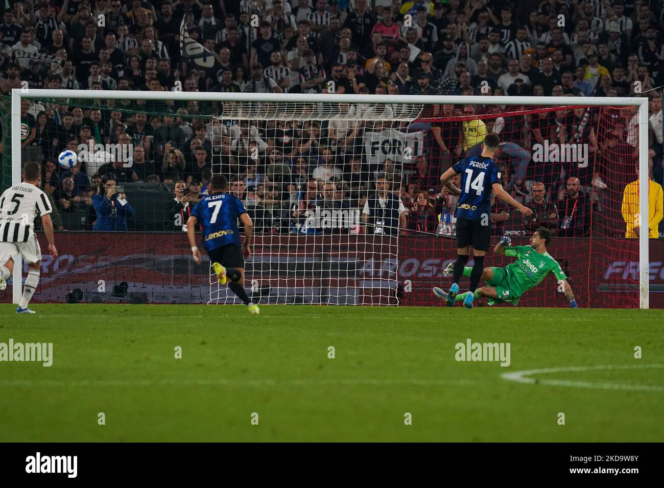 Ivan Perisic of Fc Internazionale score goal during FC Juventus against FC Internazionale,Coppa Italia Final, at Stadio Olimpico on May 11th, 2022. (Photo by Alessio Morgese/NurPhoto) Stock Photo