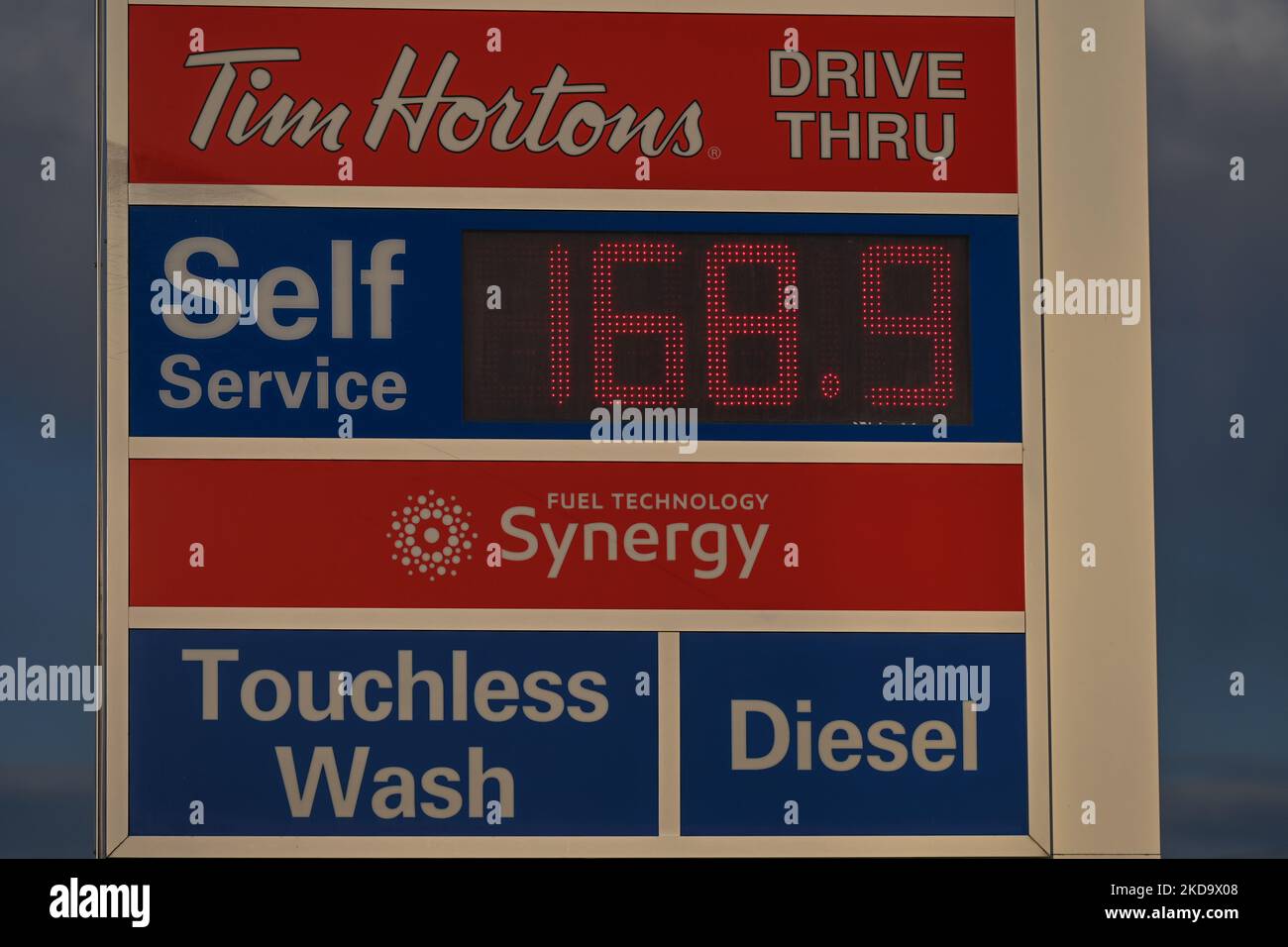 Esso logo and prices hires stock photography and images Alamy