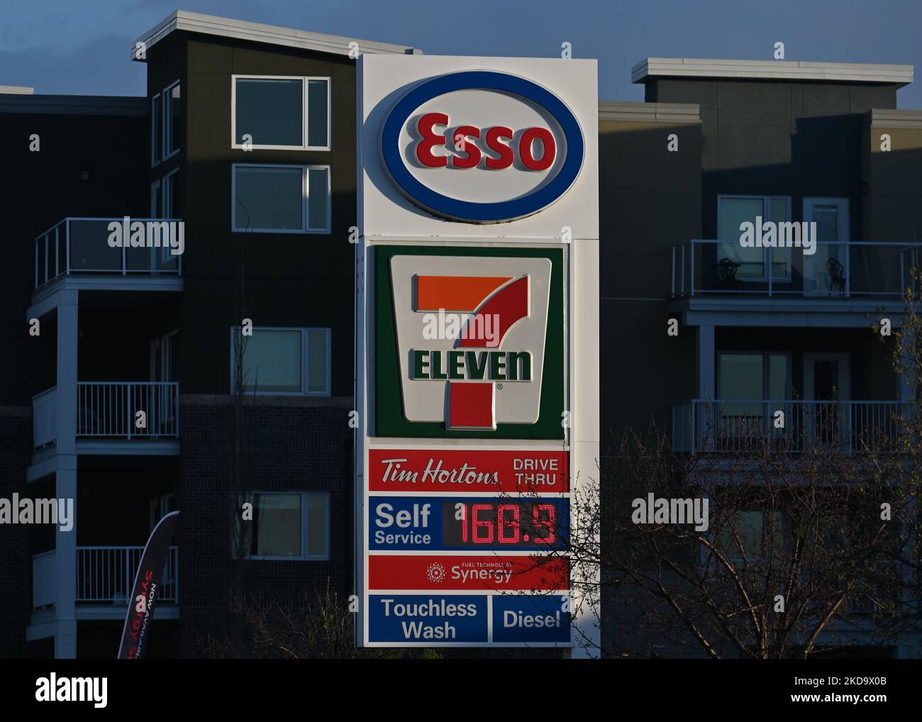 Esso logo and prices hires stock photography and images Alamy