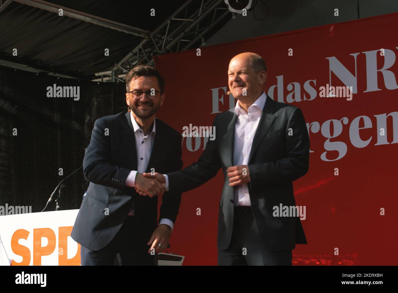 Olaf Scholz, Chancellor of Germany,shakes hands with Thomas Kutschaty, the top candidate from SPD party on the stage at Roncalliplatz in Cologne, Germany on May 13 during the SPD party state election campaign 2022 (Photo by Ying Tang/NurPhoto) Stock Photo