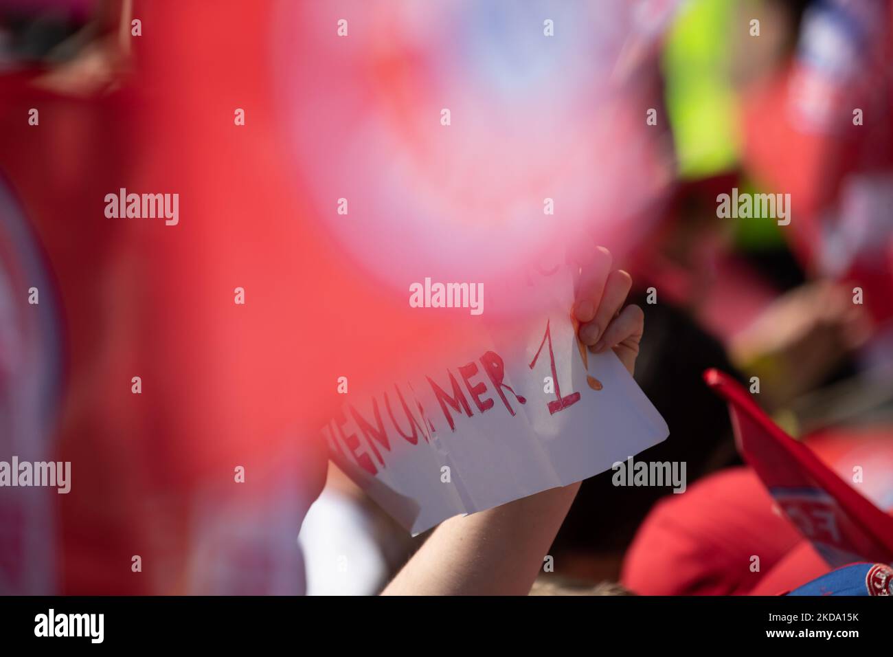 Sign reading Nummer 1 - Number 1 at the celebrations of the FC Bayern Munich on May 15, 2022 on the Marienplatz in Munich, Germany. The FC Bayern won their 10th consecutive Bundesliga title. (Photo by Alexander Pohl/NurPhoto) Stock Photo