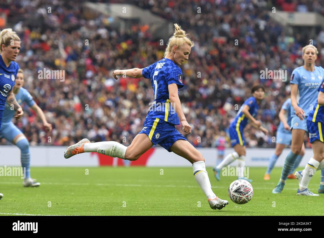 Sophie Ingle of Chelsea in action during the Women's FA Cup Final between Chelsea and Manchester City at Wembley Stadium, London on Sunday 15th May 2022. (Photo by Ivan Yordanov/MI News/NurPhoto) Stock Photo