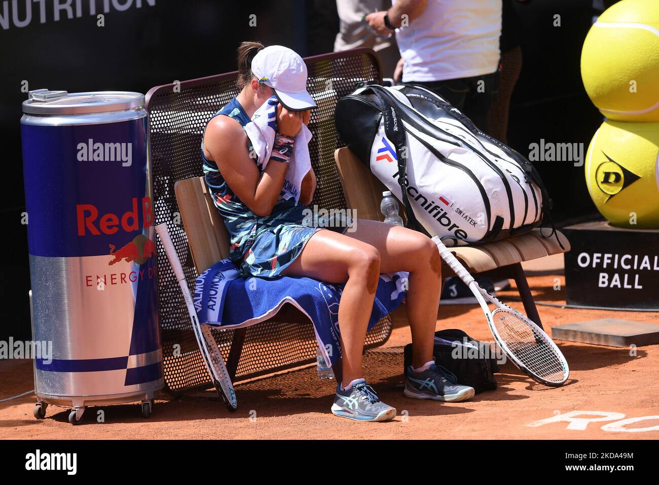 Iga Swiatek celebrates the victory of the tournament during the