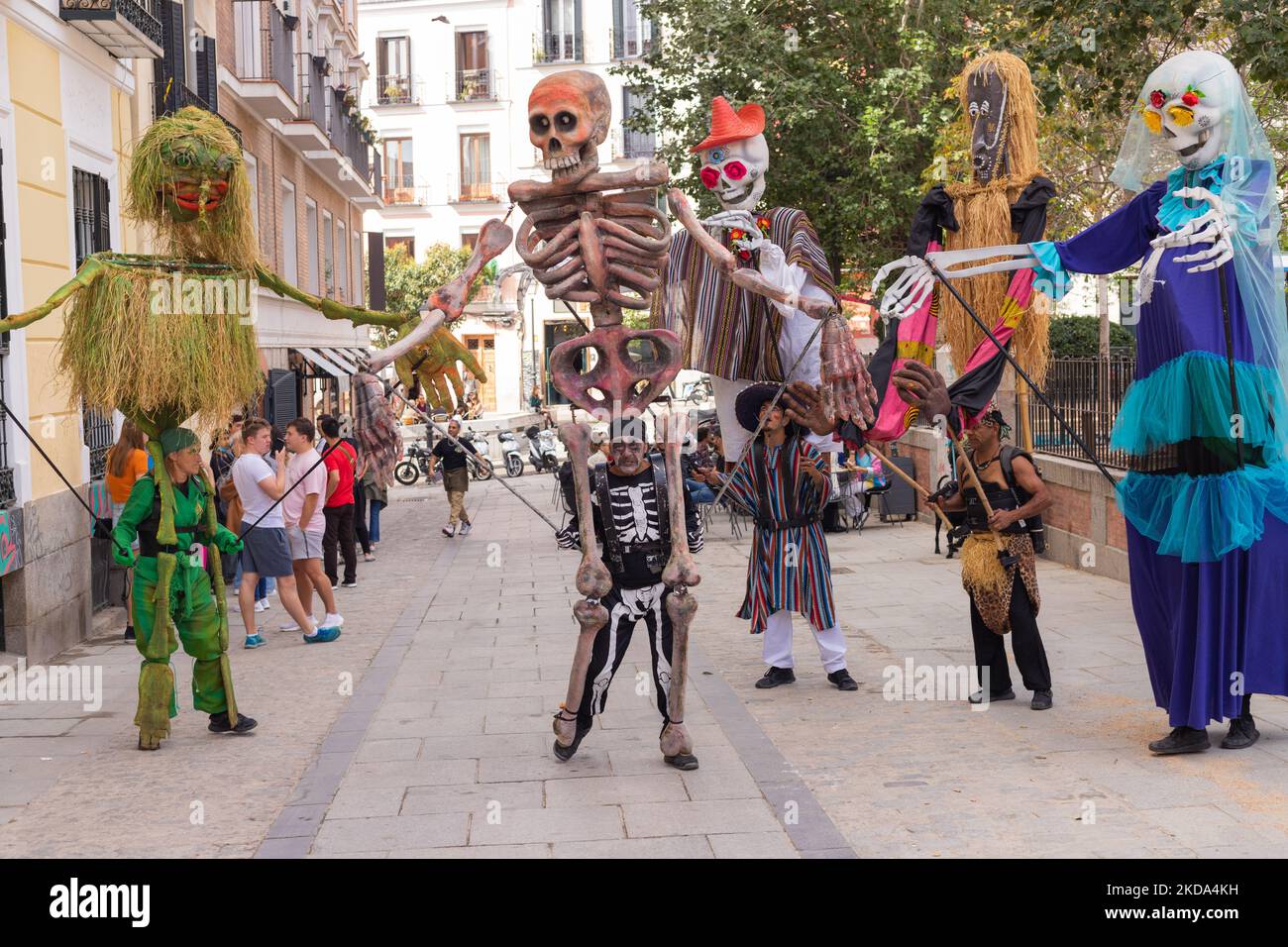 Madrid, Spain, october 09 2022, theatrical performance by the street of death by Mexicans to celebrate the day of the dead Stock Photo