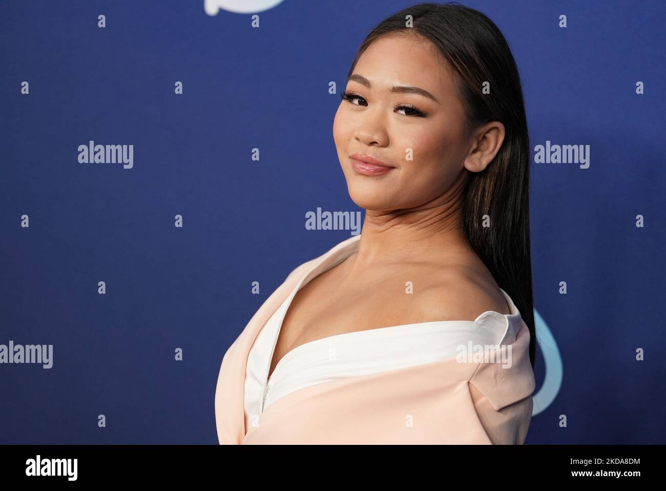 NEW YORK, NEW YORK - MAY 17: Suni Lee attends the 2022 ABC Disney ...