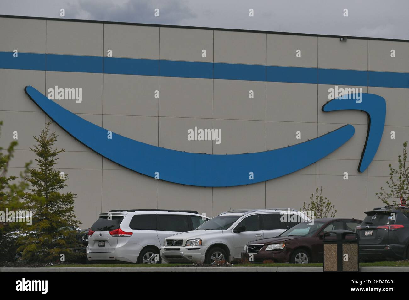 Amazon fulfillment services dyb3 hires stock photography and images