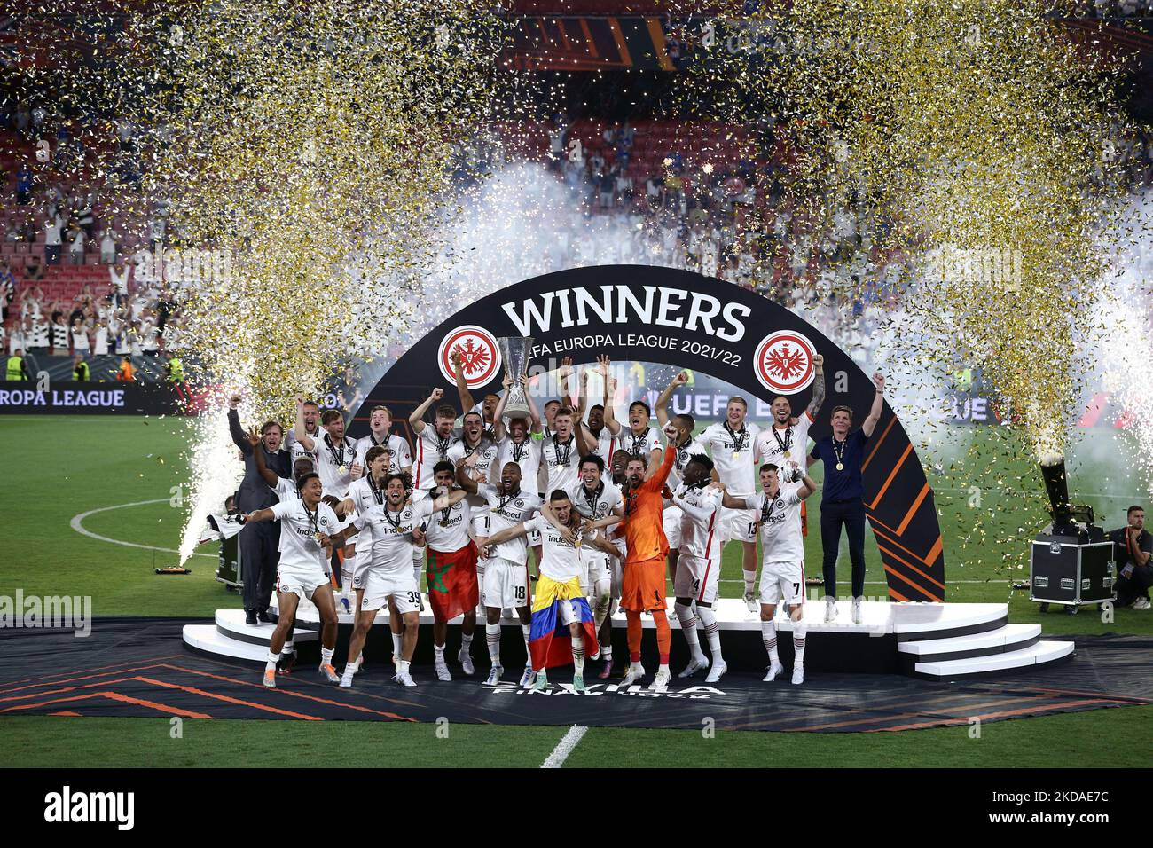 Eintracht Frankfurt player celebrate lifting the trophy after winning