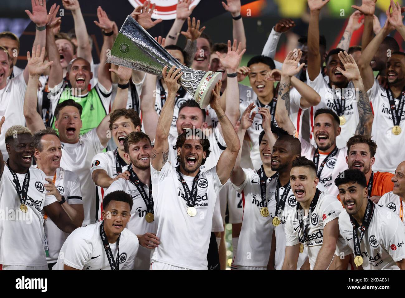 Eintracht Frankfurt player celebrate lifting the trophy after winning