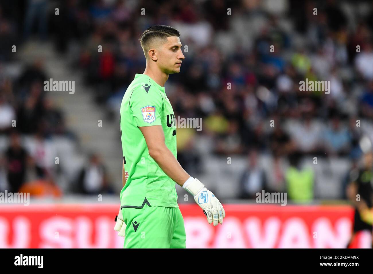 mihai-esanu-goalkeeper-of-fc-dinamo-bucuresti-in-action-during-universitatea-cluj-vs-dinamo-bucuresti-21-may-2022-disputed-on-cluj-arena-stadium-cluj-napoca-photo-by-flaviu-buboinurphoto-2KDAM9X.jpg