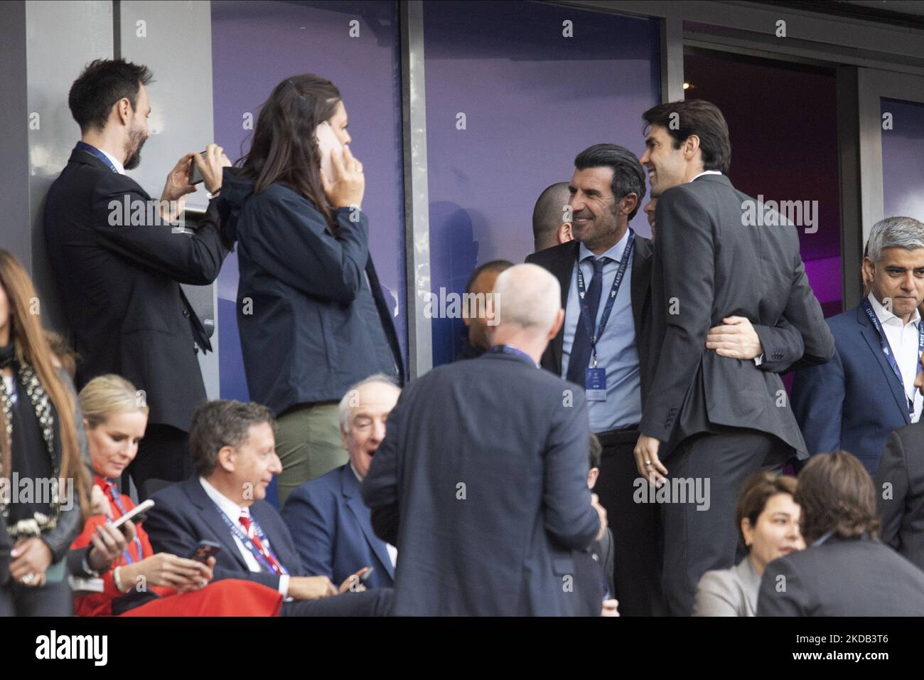 Figo and Kaka during the UEFA Champions League final match between Liverpool FC and Real Madrid at Stade de France on May 28, 2022 in Paris, France. (Photo by Jose Breton/Pics Action/NurPhoto) Stock Photo