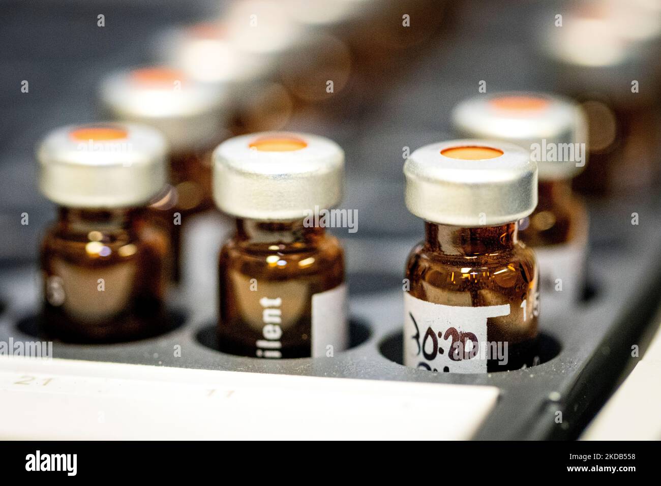 Cbp Lab Test Laboratories and scientific services hi-res stock photography and ...