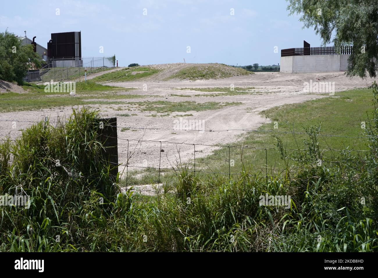 A section of the Border Wall, sometimes called the 'Trump Wall' is interrupted as it passes through private land on May 30 2022 in La Joya Texas, USA. Title 42, the Trump era mandate which was set to prevent migrants from entering the US, was to expire on May 23 but was blocked by a lawsuit filed by several states citing that the move to strike ,down the law “failed to meet standards set by the Administrative Procedure Act” and that there is no permanent solution to handling the inevitable surge in immigration. Opponents to upholding of the law voiced their demands stating that Title 42 is ill Stock Photo